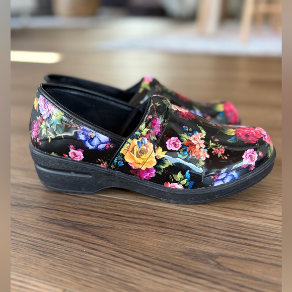 Rasolli black and brightly colored floral lightweight clog slip on shoe - Picture 1 of 8